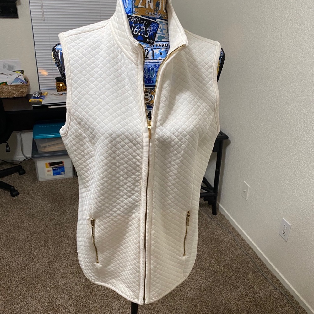 Karen Scott s cream zip front vest